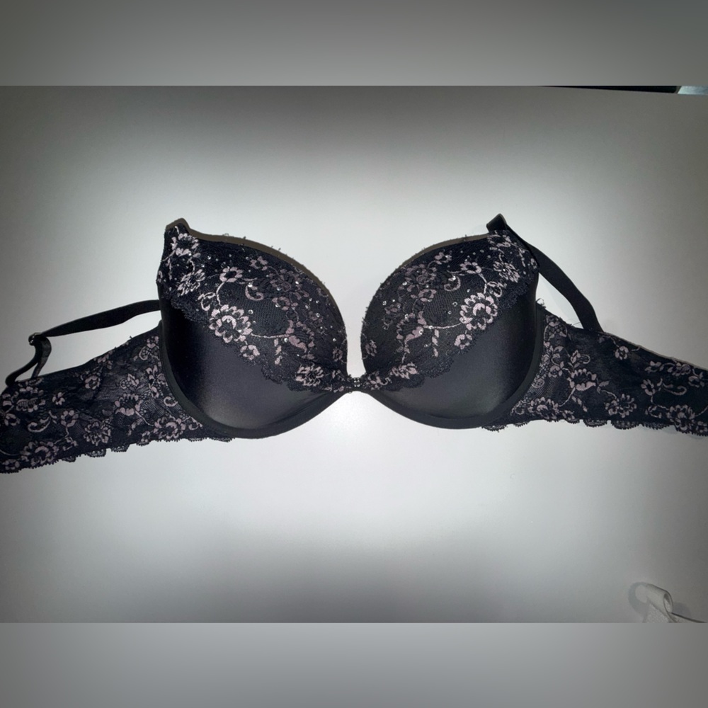 Victoria’s Secret very sexy temptation bra 38d